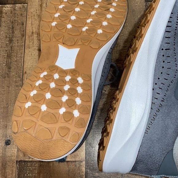 Native sneaker style gray slip on laser design cut out shoes size 6 - Picture 6 of 11